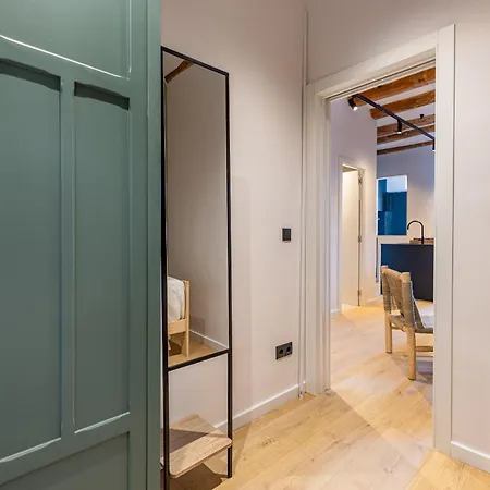 Joya De La Arquitectura Catalana Apartment *