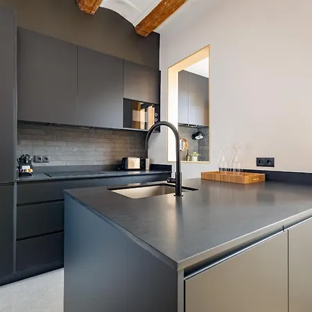 Joya De La Arquitectura Catalana Apartment *